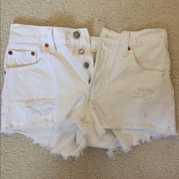 Distressed 501 Levis shorts - Picture 3 of 4